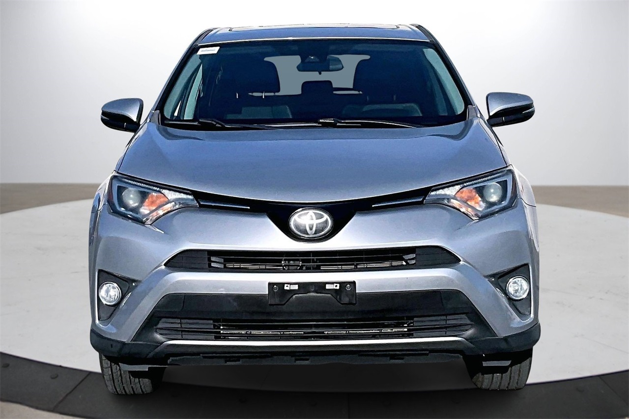 2018 Toyota RAV4 Adventure photo 3