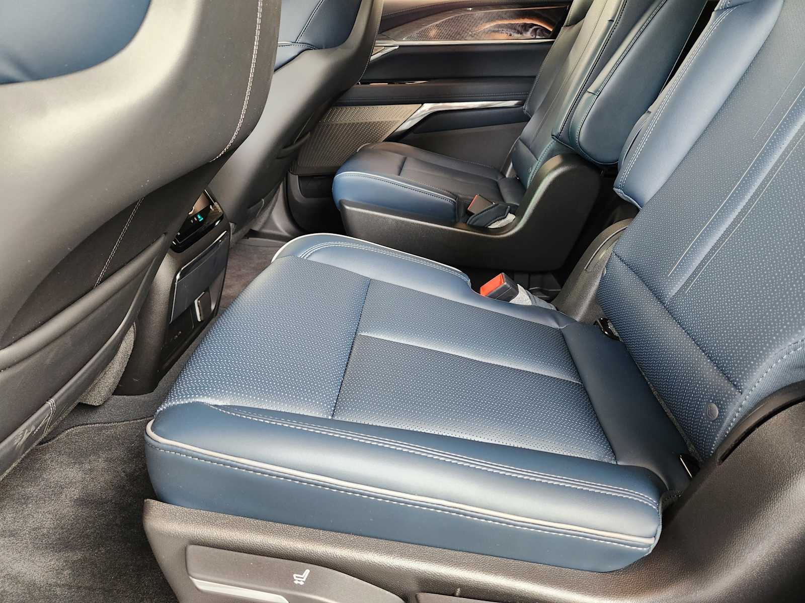 2025 Cadillac Escalade IQ Sport photo 19