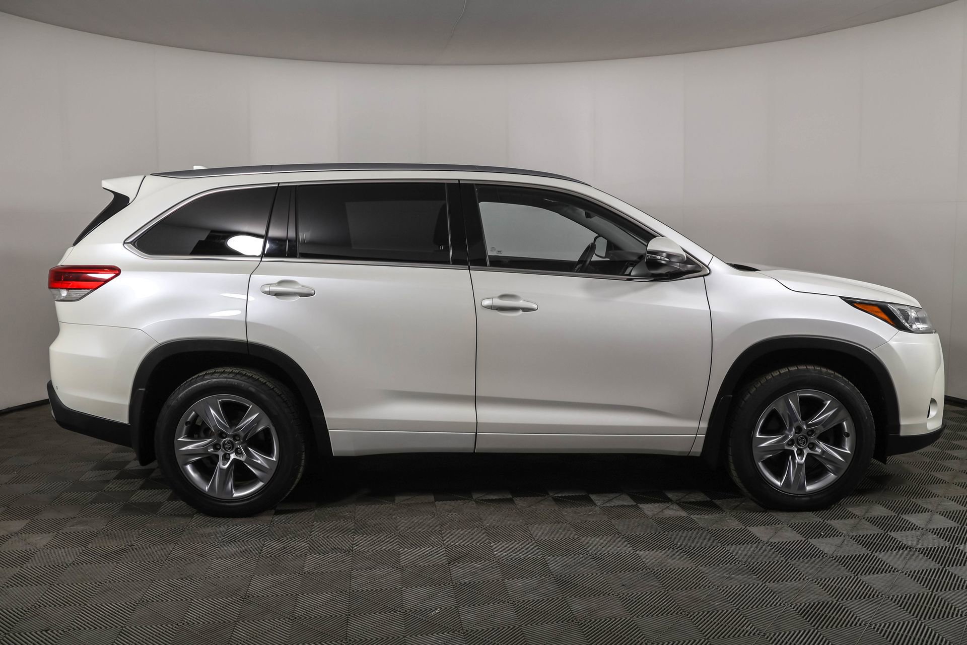 2019 Toyota Highlander Limited photo 8