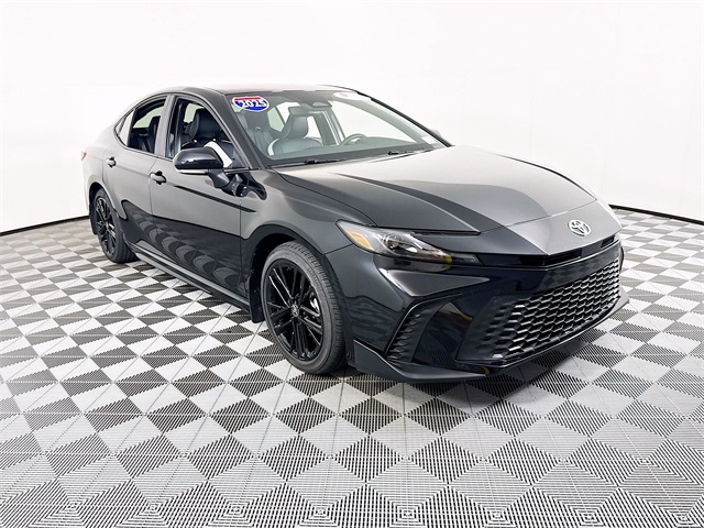 2025 Toyota Camry SE's photo