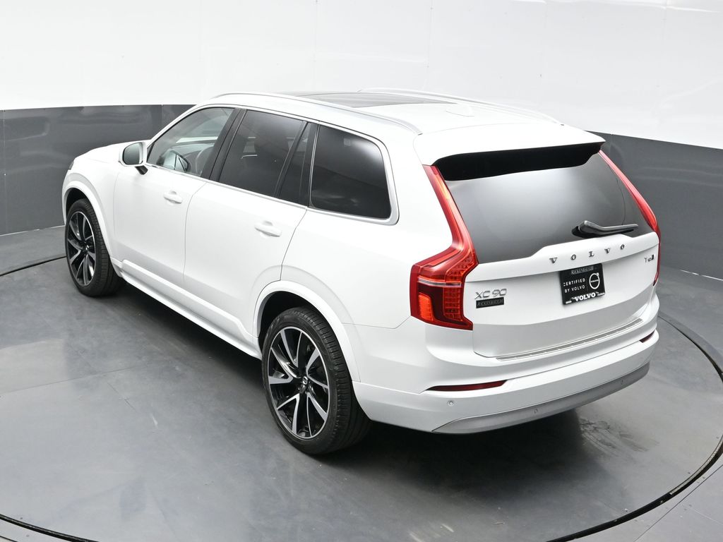 2022 Volvo XC90 T6 Momentum photo 28