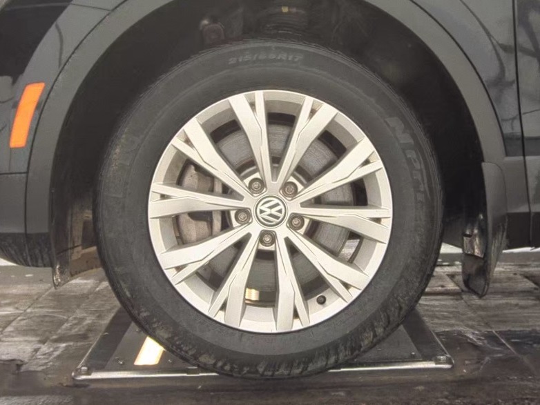 2019 Volkswagen Tiguan S photo 14