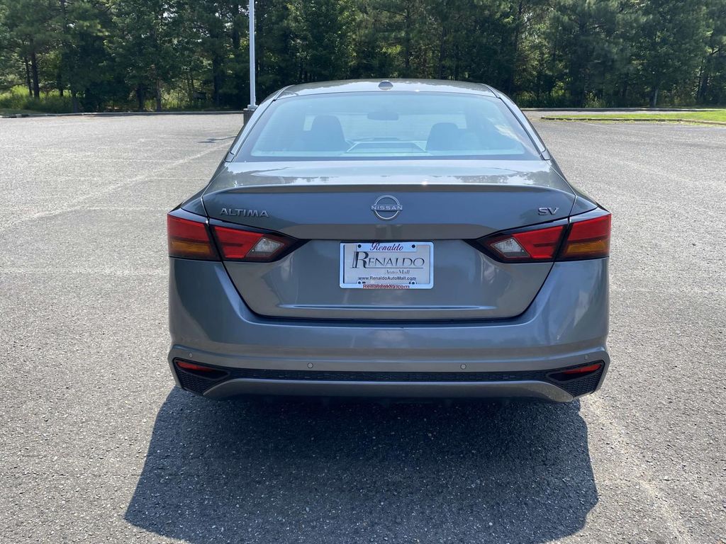 2023 Nissan Altima 2.5 SV photo 2