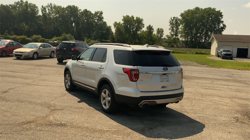 2016 Ford Explorer XLT photo 6