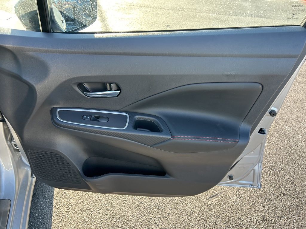 2025 Nissan Versa SR photo 31