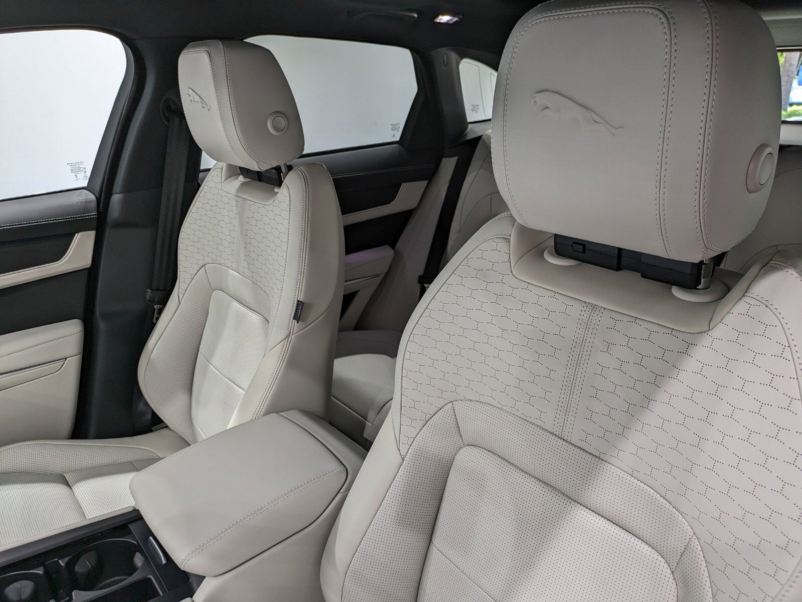 2025 Jaguar F-PACE R-Dynamic S P250 photo 8