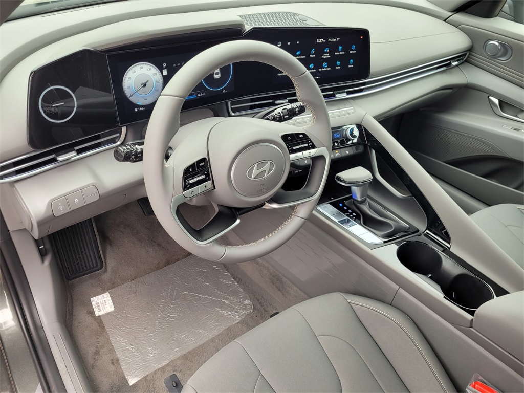 2024 Hyundai Elantra SEL Convenience photo 12