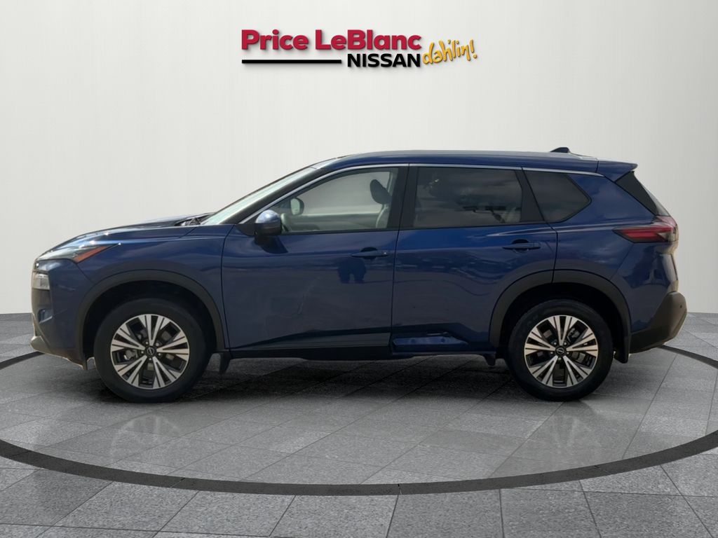 2022 Nissan Rogue SV photo 3