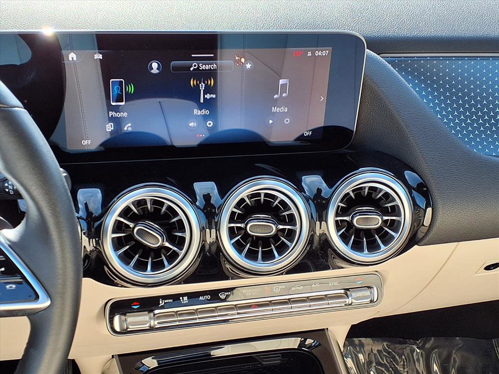 2025 Mercedes Benz GLA 250 4MATIC photo 5
