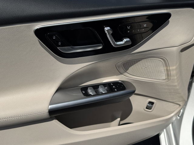 2025 Mercedes Benz C 300 photo 9