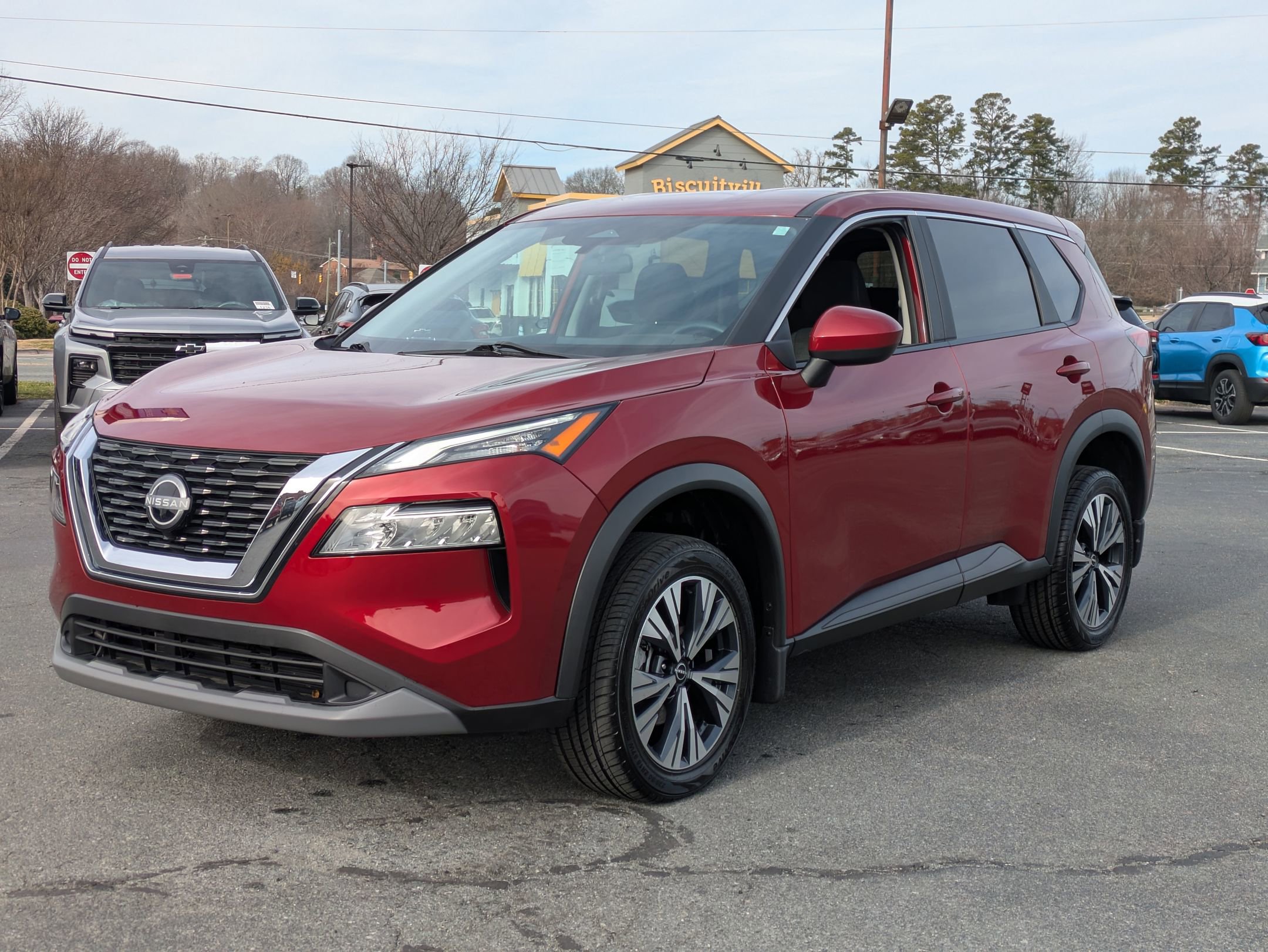 2023 Nissan Rogue SV's photo