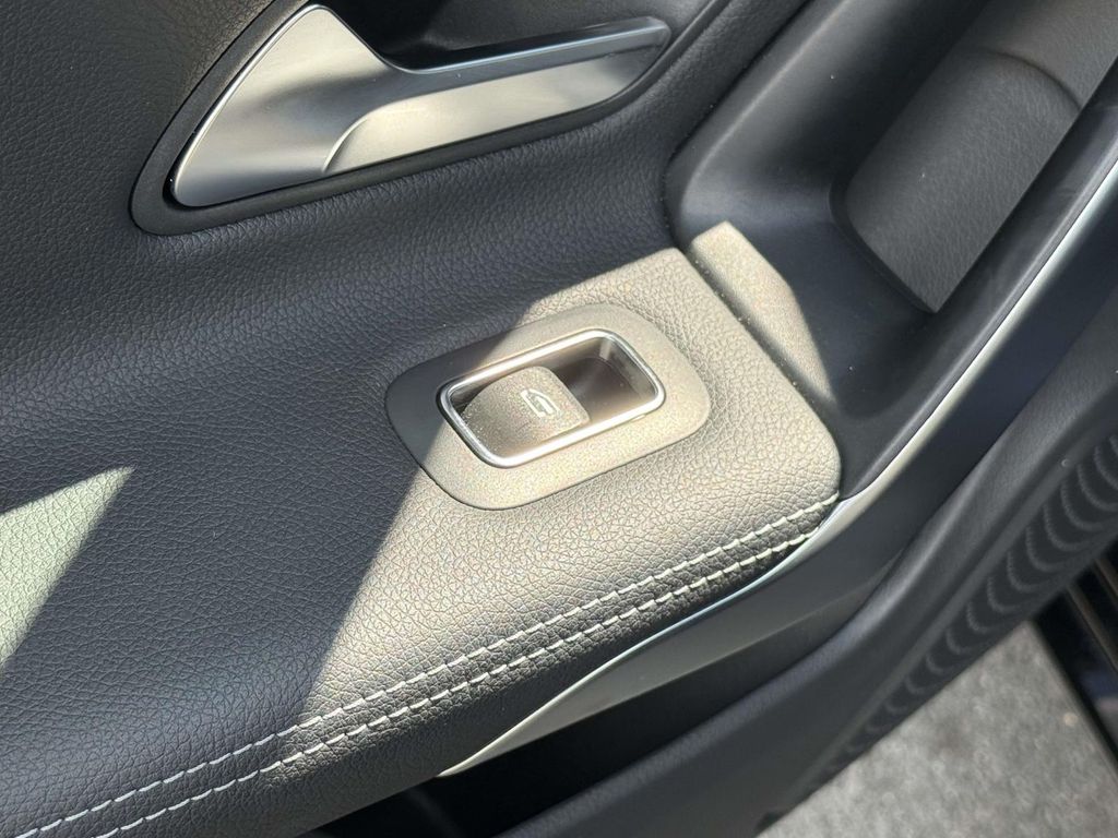 2022 Mercedes Benz A 220 4MATIC photo 27