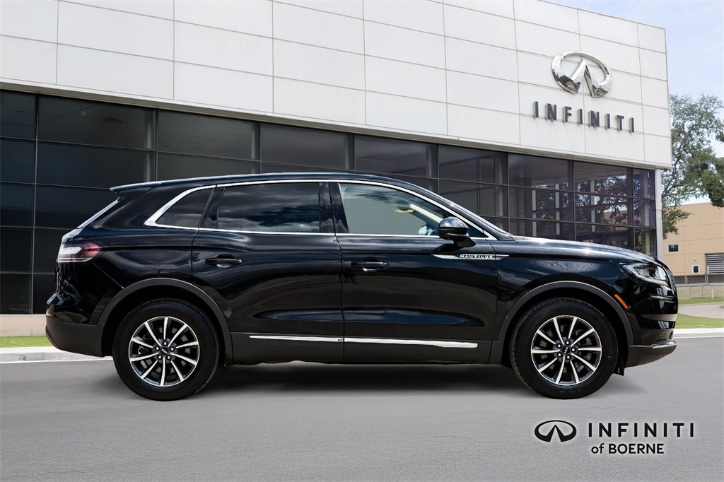 2022 Lincoln Nautilus Standard photo 2