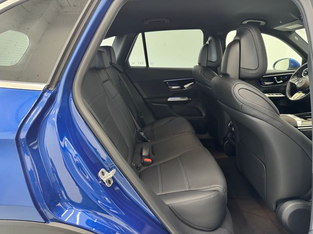 2025 Mercedes Benz GLC 300 photo 19