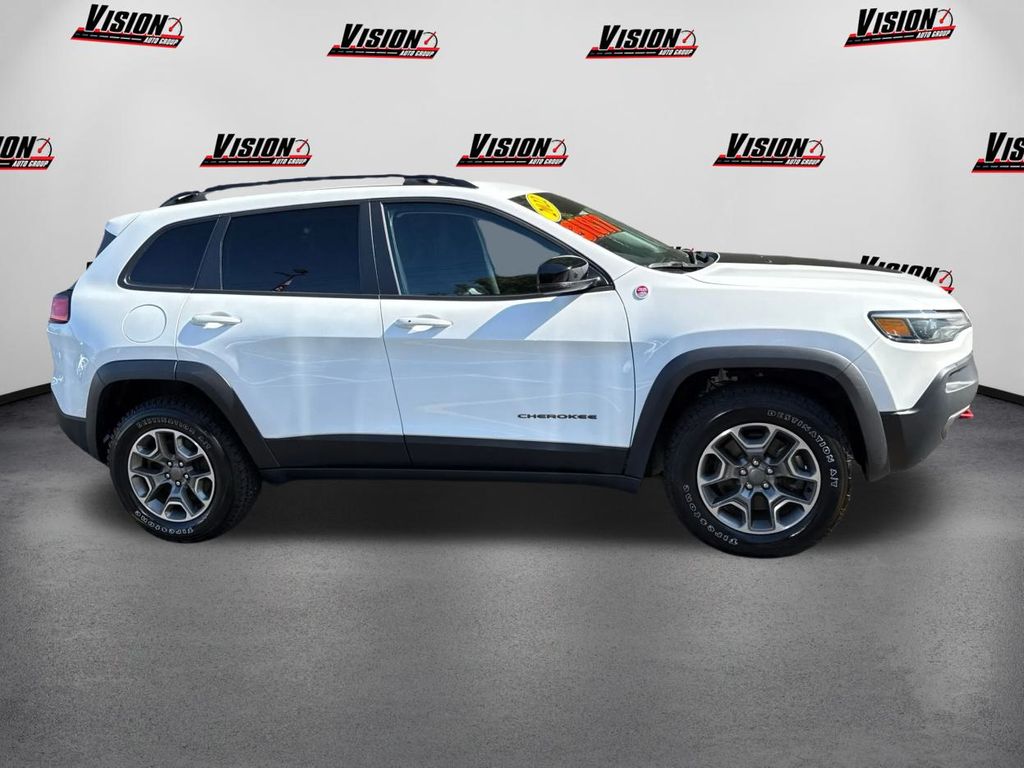 2022 Jeep Cherokee Trailhawk photo 2