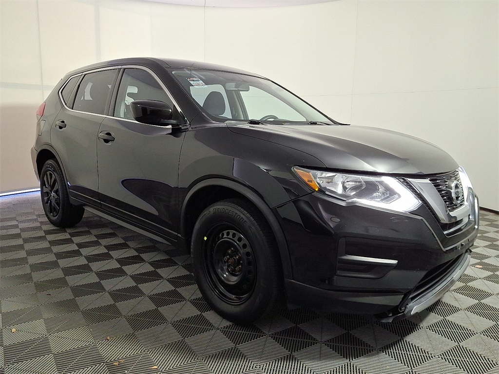 2017 Nissan Rogue S photo 2