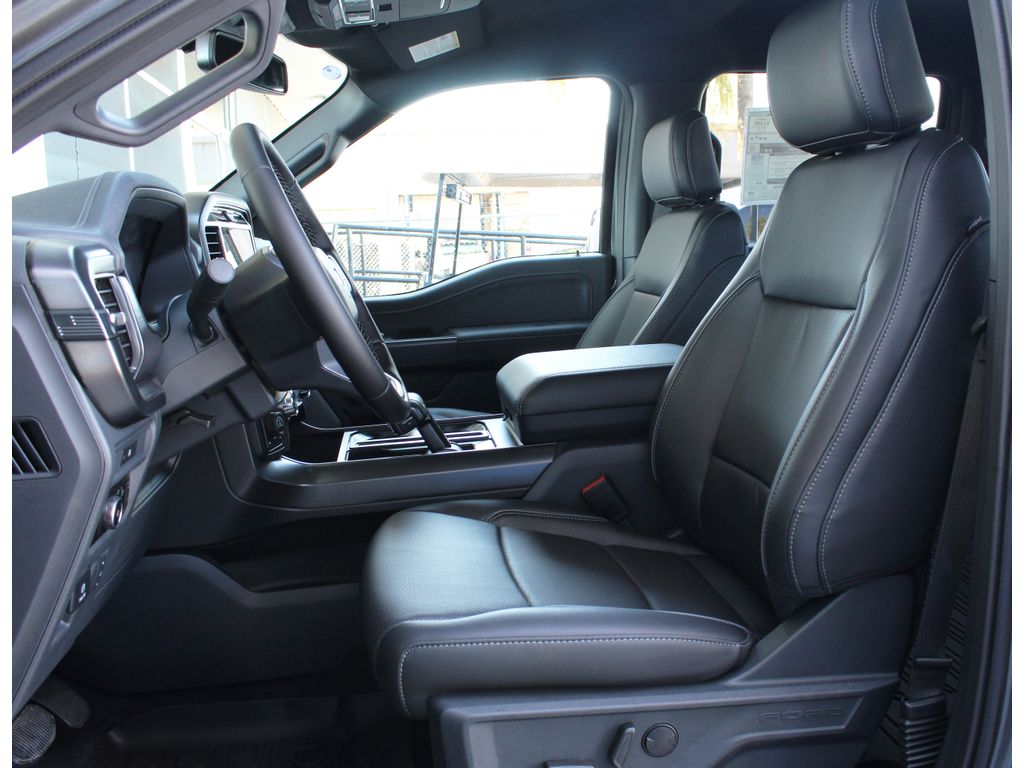 2025 Ford F-150 Lariat photo 4