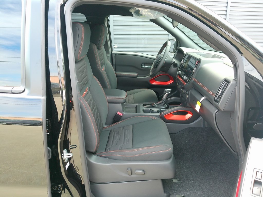 2025 Nissan Frontier Crew Cab PRO-4X photo 11