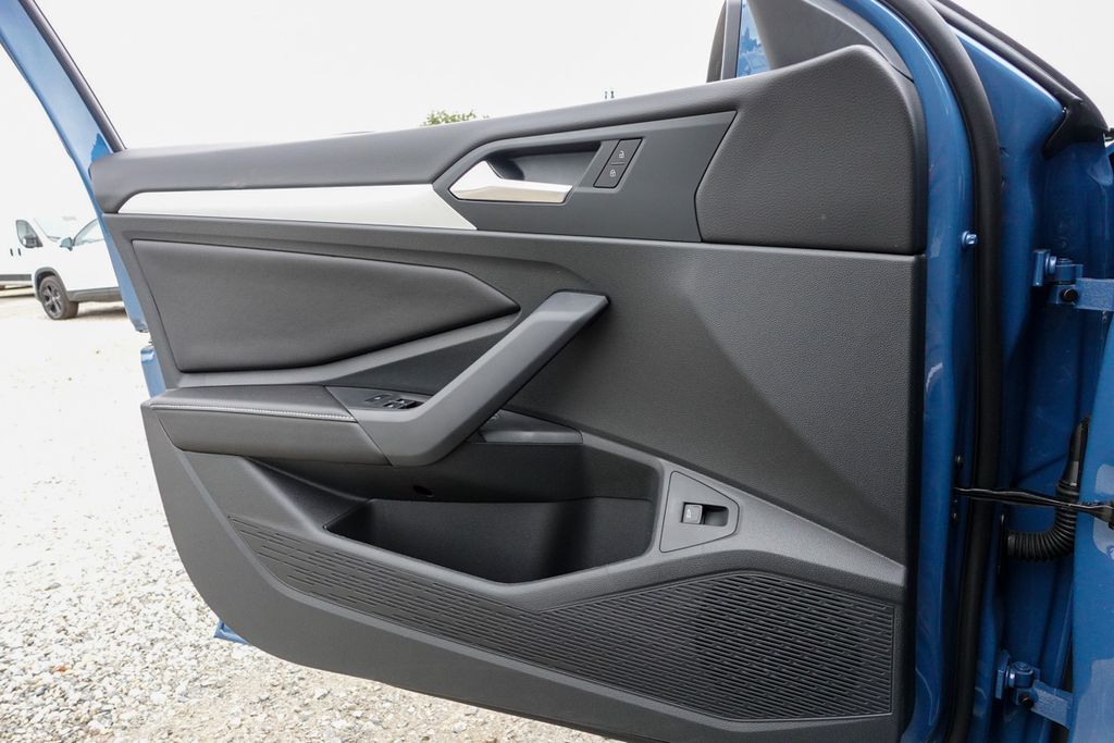 2025 Volkswagen Jetta 1.5T S photo 9