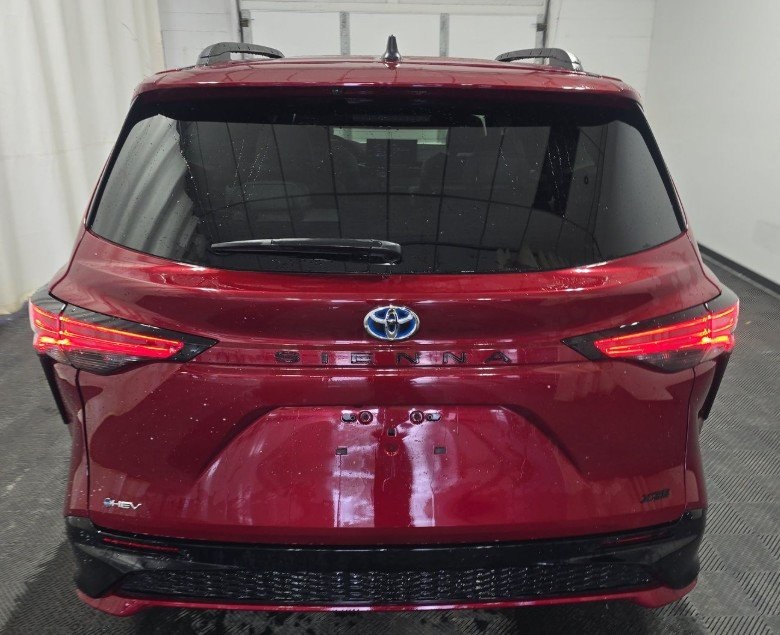 2025 TOYOTA SIENNA XSE 4D - Image 6