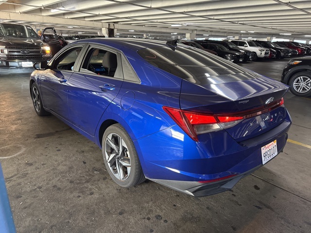 2023 Hyundai Elantra SEL photo 4