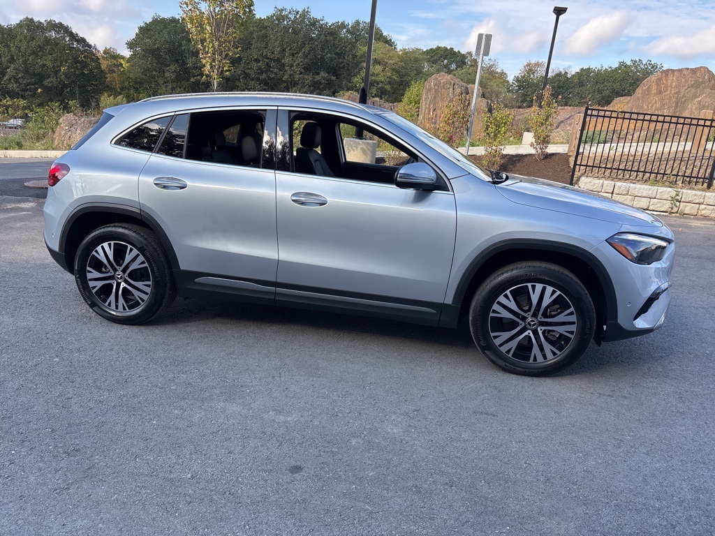 2025 Mercedes Benz GLA 250 4MATIC photo 4