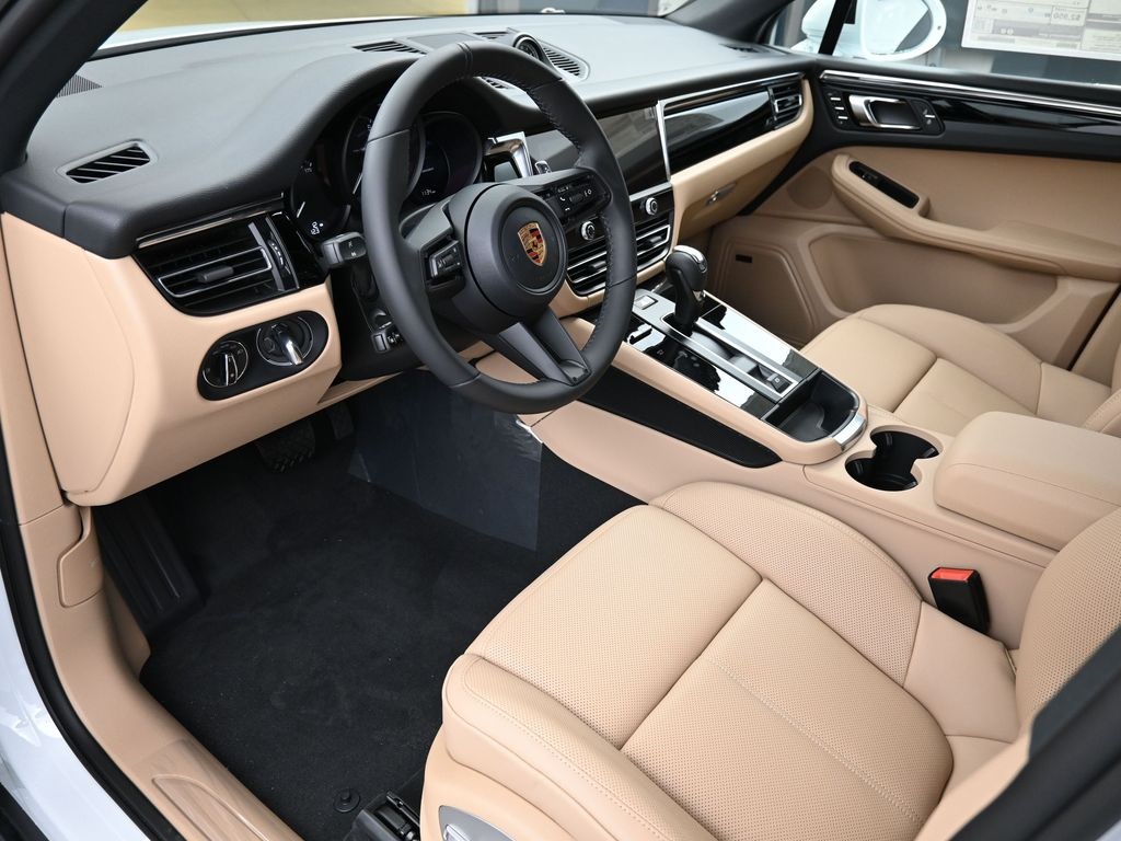 2026 Porsche Macan T photo 3