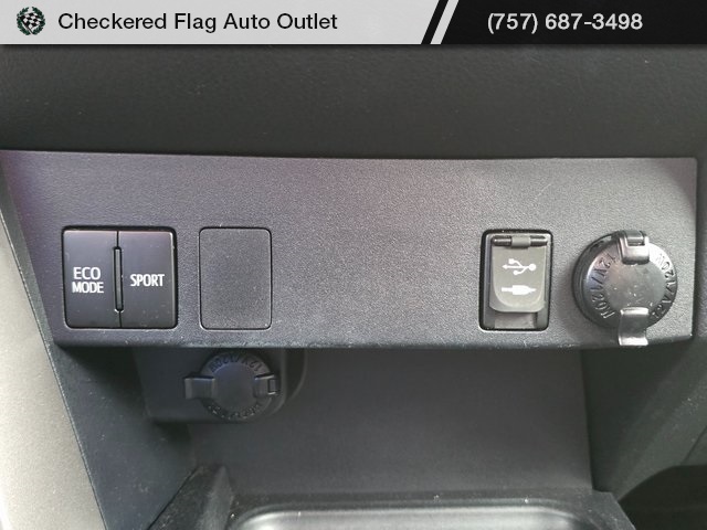 2018 Toyota RAV4 LE photo 16
