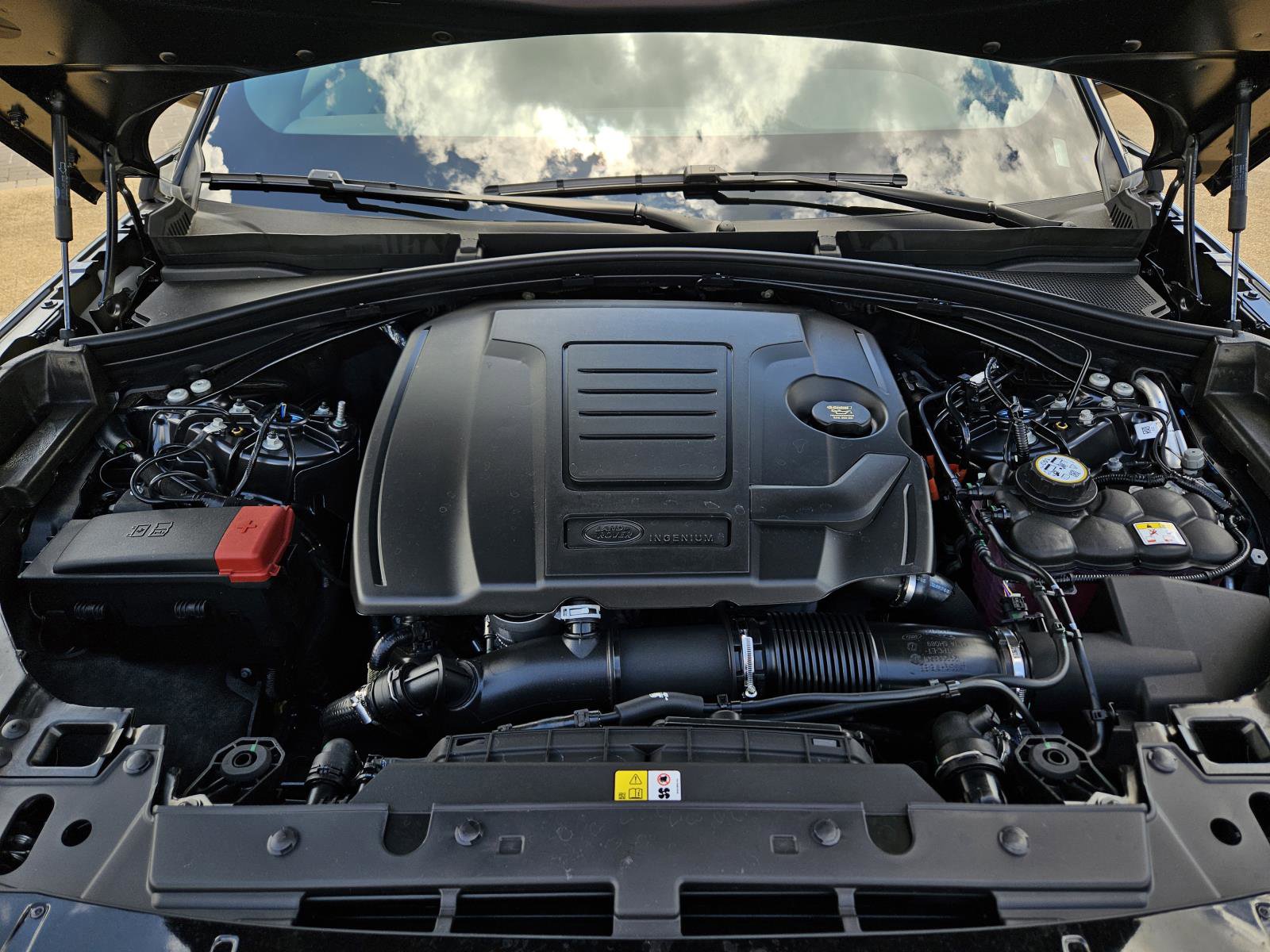 2026 Land Rover Range Rover Velar SE photo 12