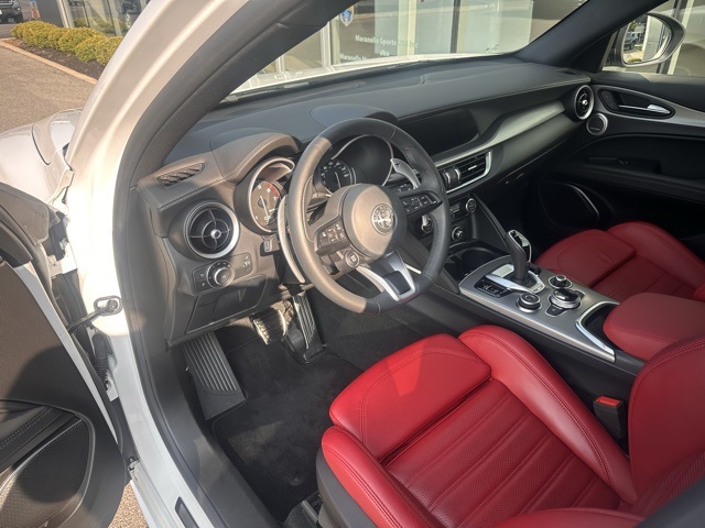 2022 Alfa Romeo Stelvio Ti Sport photo 11