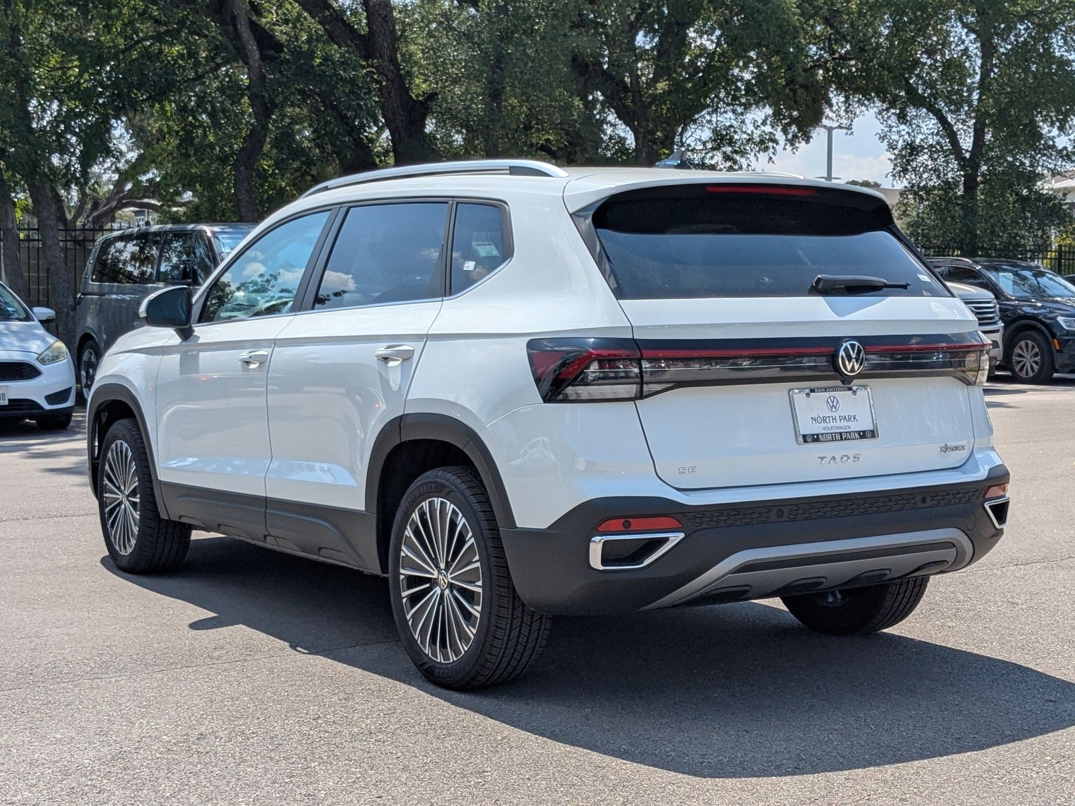 2025 Volkswagen Taos SE photo 2