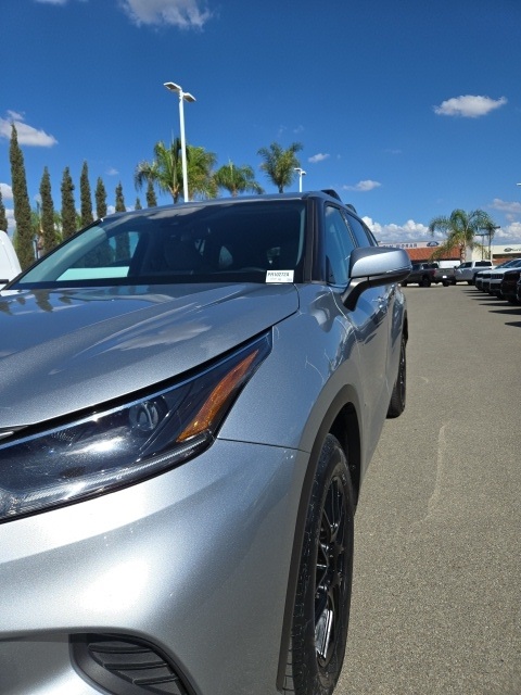 2021 Toyota Highlander L photo 6