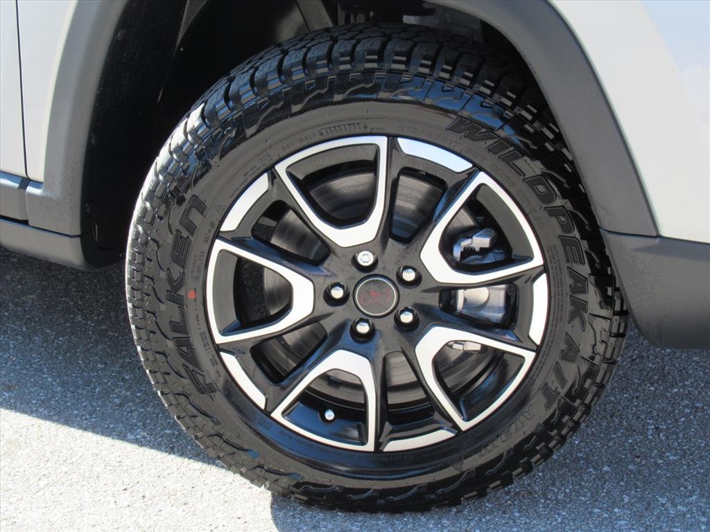 2026 Jeep Compass Trailhawk photo 4