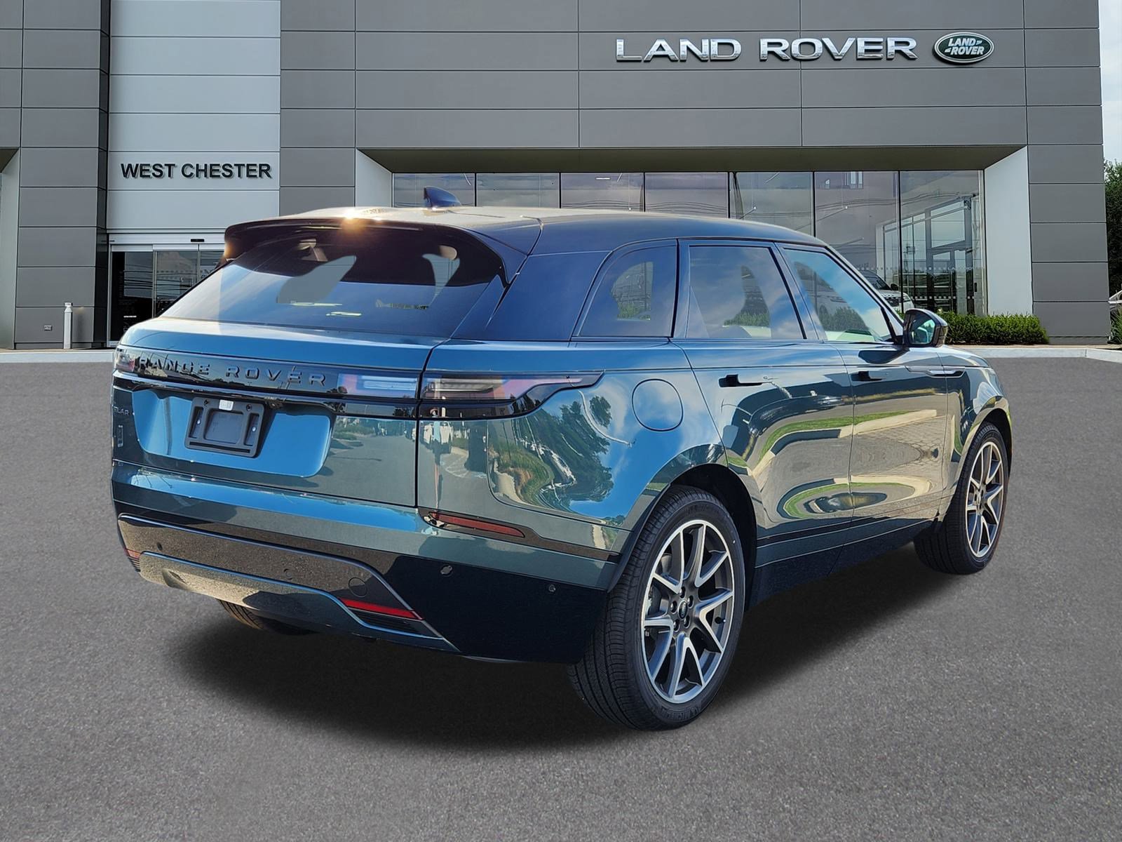2026 Land Rover Range Rover Velar SE photo 4