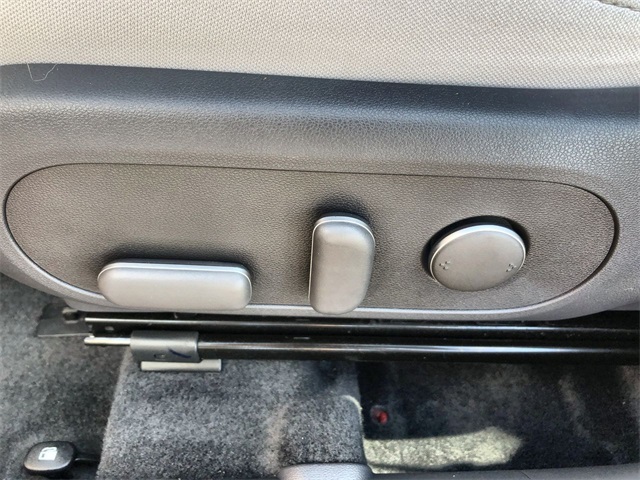 2025 Hyundai Kona SEL photo 3
