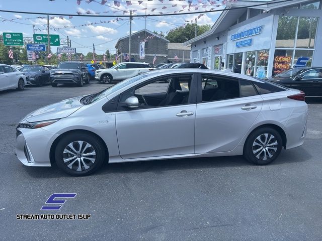 2022 Toyota Prius Prime LE photo 3