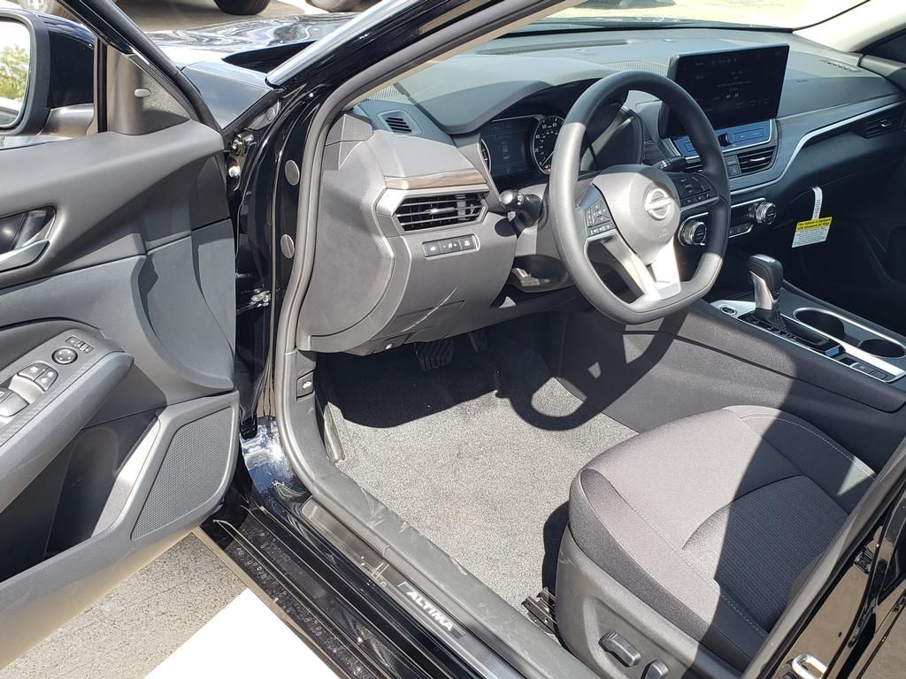 2025 Nissan Altima SV Special Edition photo 6