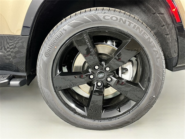 2025 Land Rover Defender 130 X-Dynamic SE photo 33