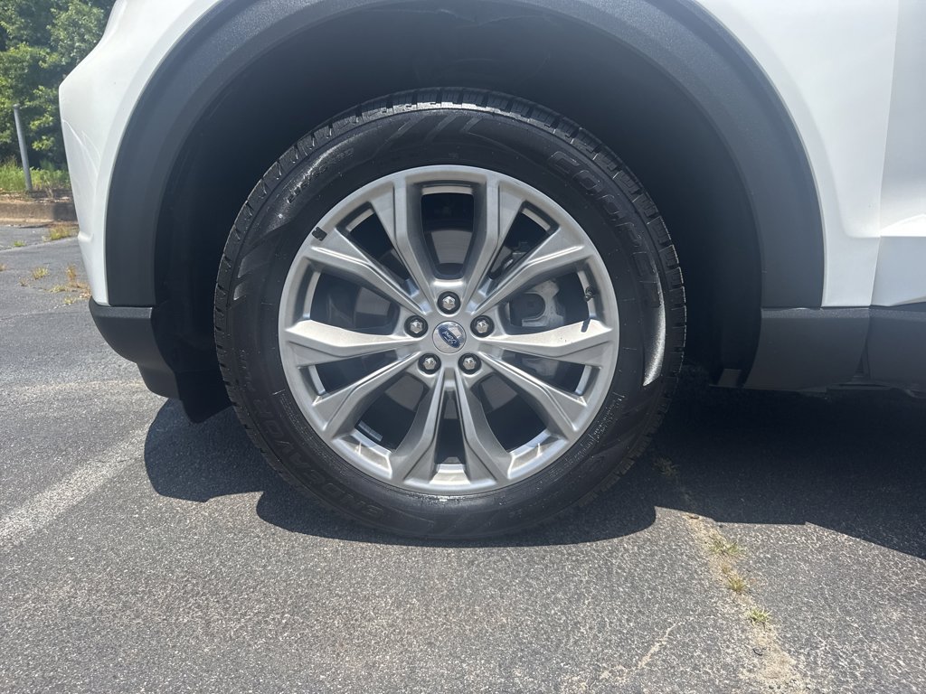 2023 Ford Explorer XLT Sport photo 2