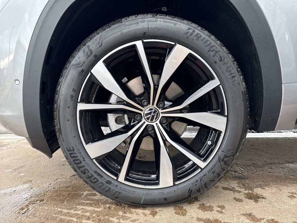 2025 Volkswagen Atlas Cross Sport SEL Premium R-Line photo 25