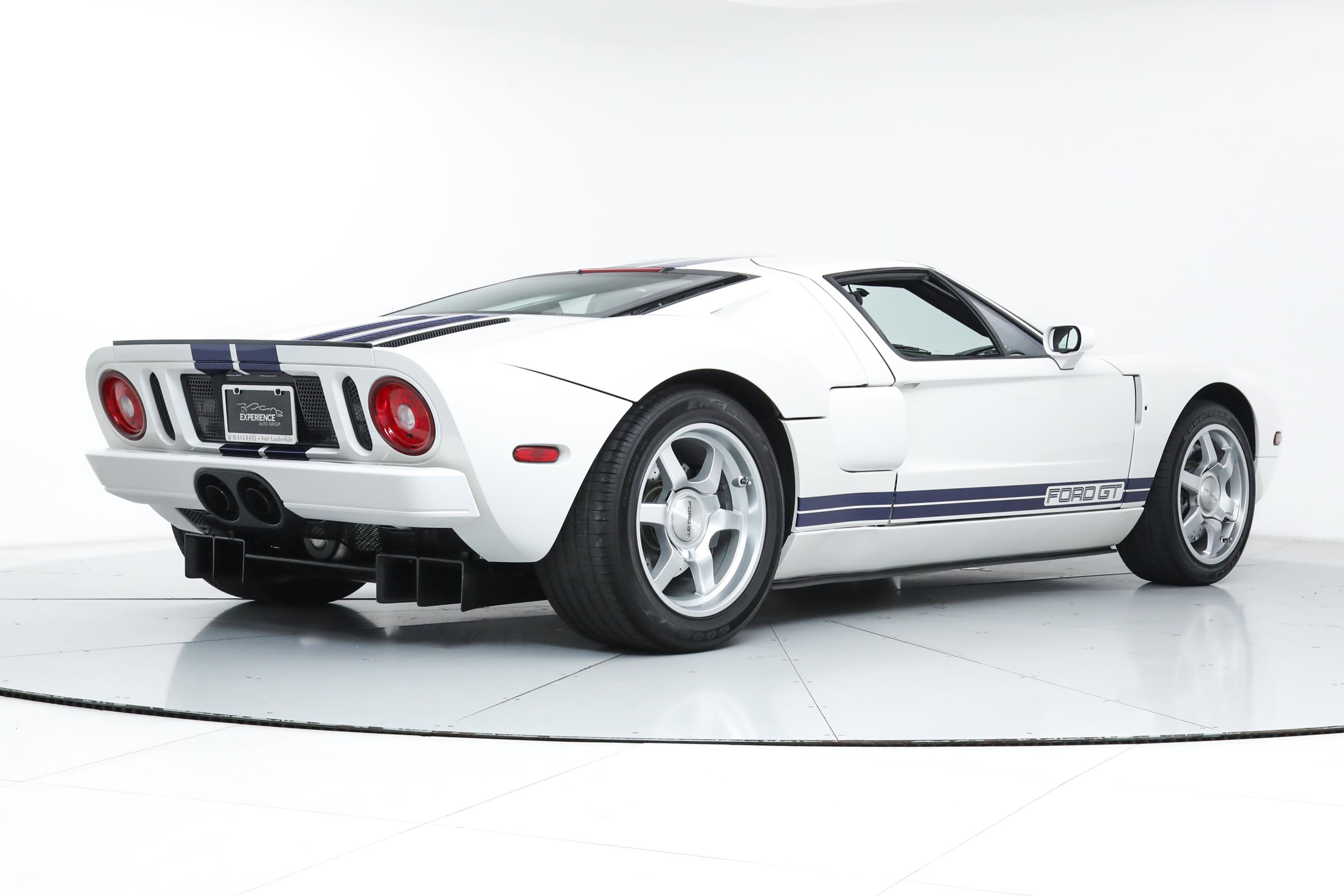 2006 Ford GT photo 3