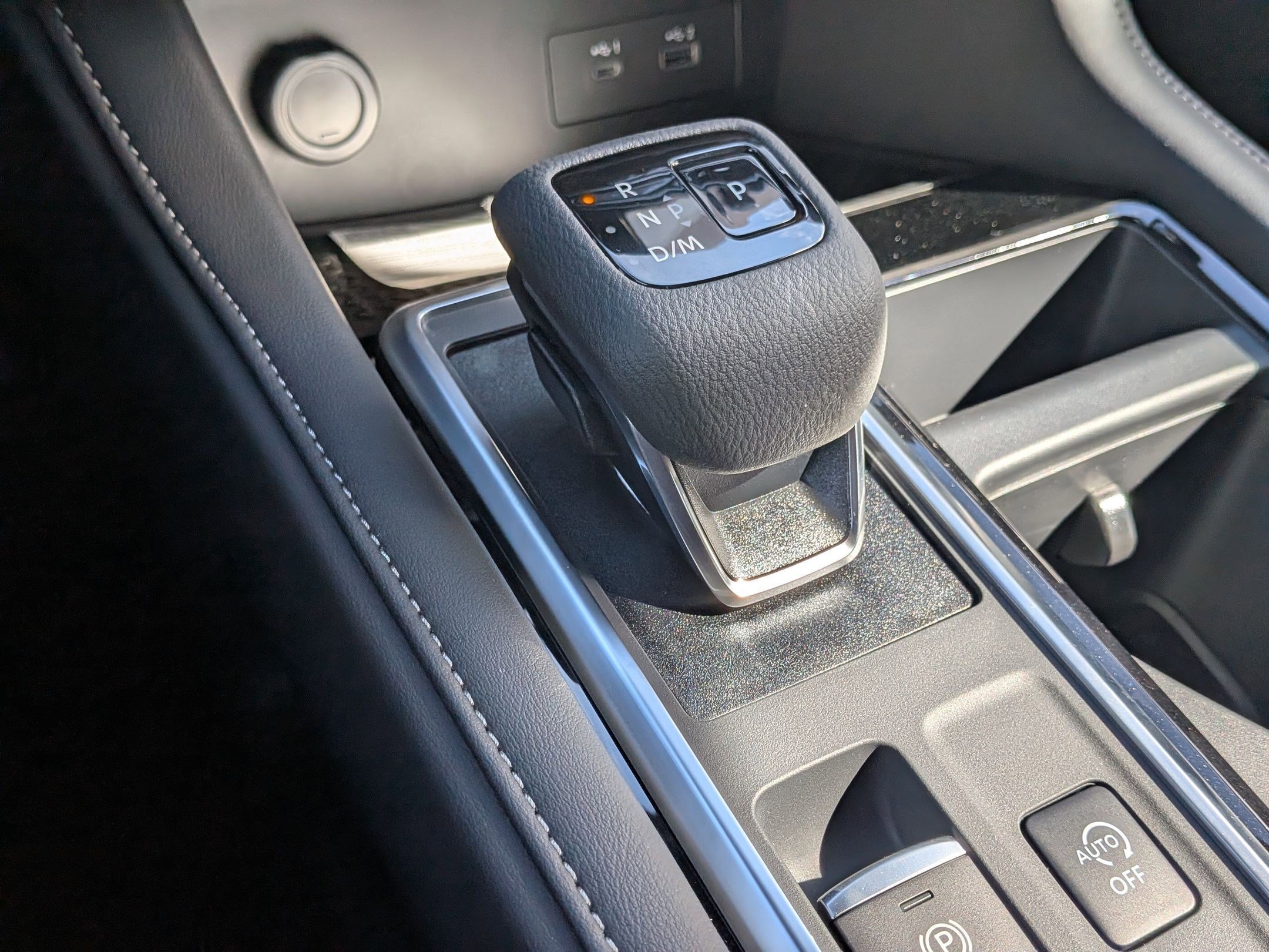 2025 Nissan Pathfinder SV photo 14