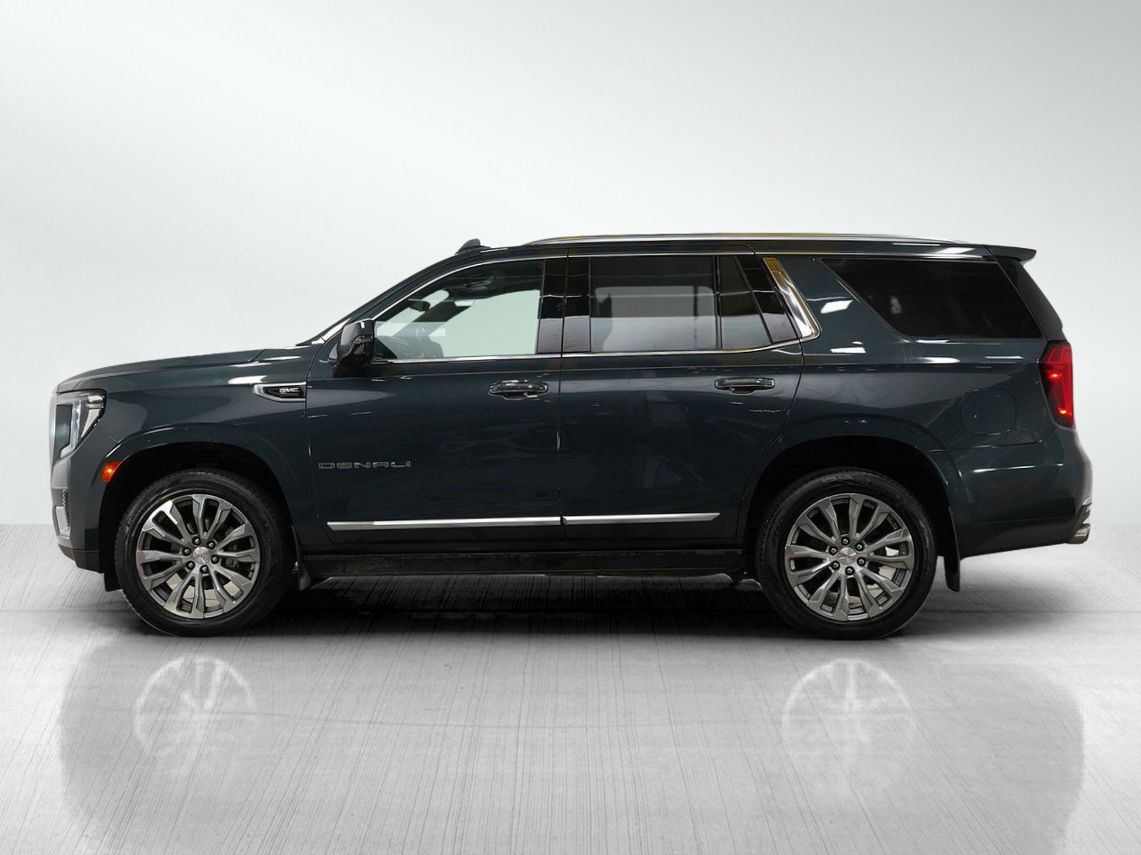 Used 2021 GMC Yukon Denali with VIN 1GKS2DKL6MR330135 for sale in White Bear Lake, Minnesota