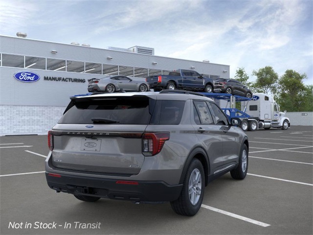 2025 Ford Explorer photo 4