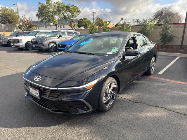 2025 Hyundai Elantra SEL's photo