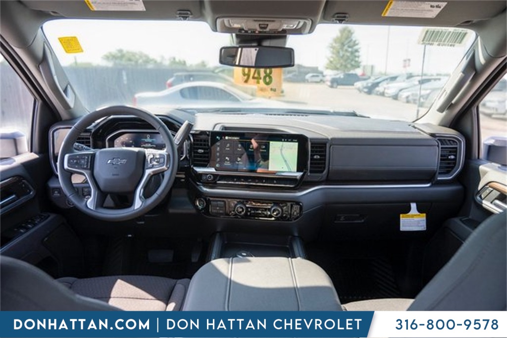 2025 Chevrolet Silverado 2500HD LT photo 3