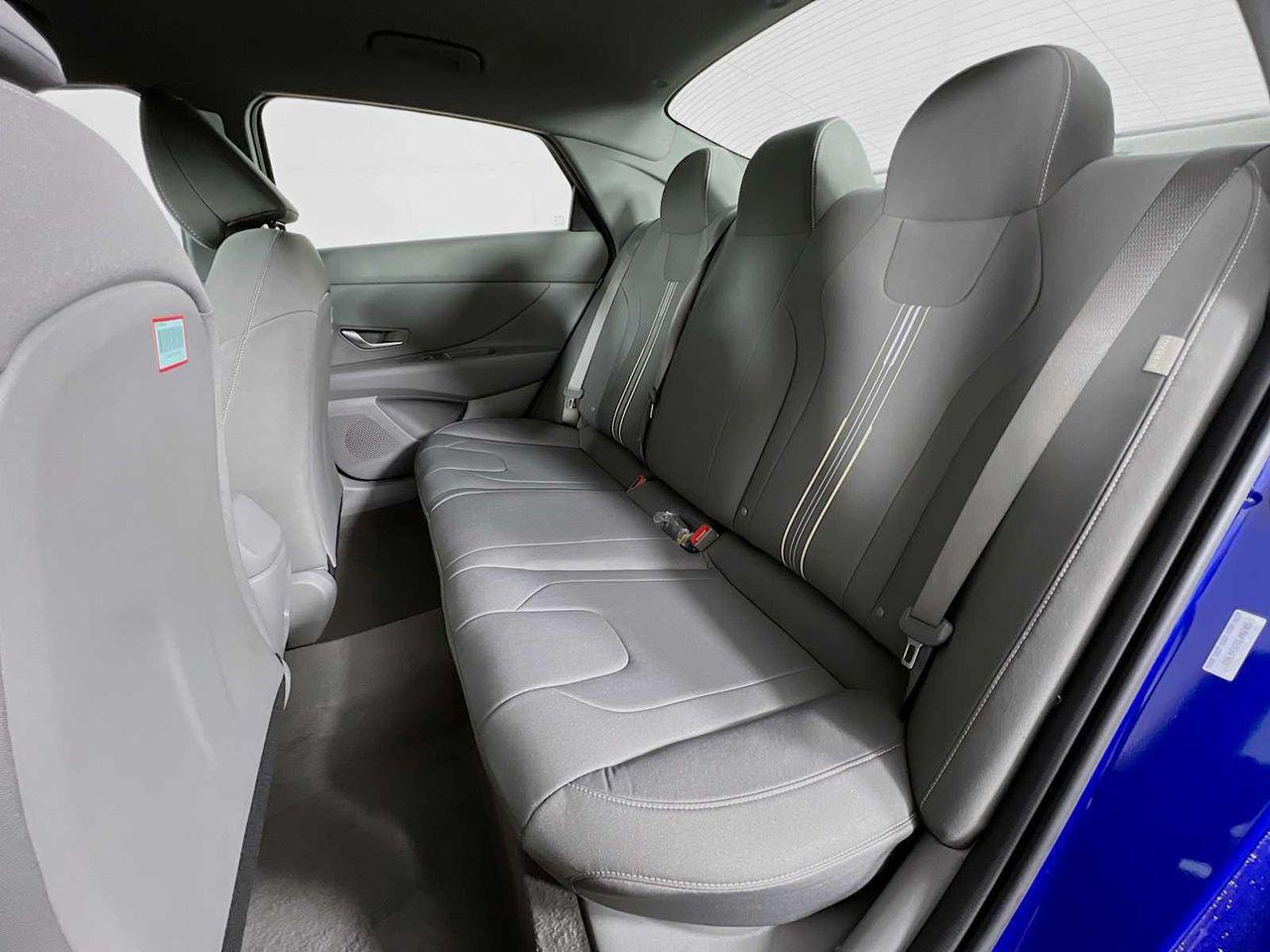 2025 Hyundai Elantra SEL Sport photo 13