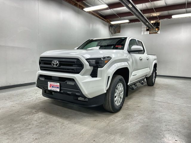2025 Toyota Tacoma SR5's photo