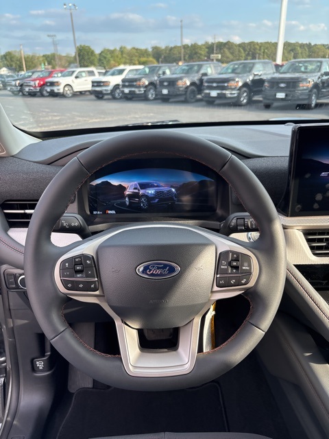 2025 Ford Explorer photo 16
