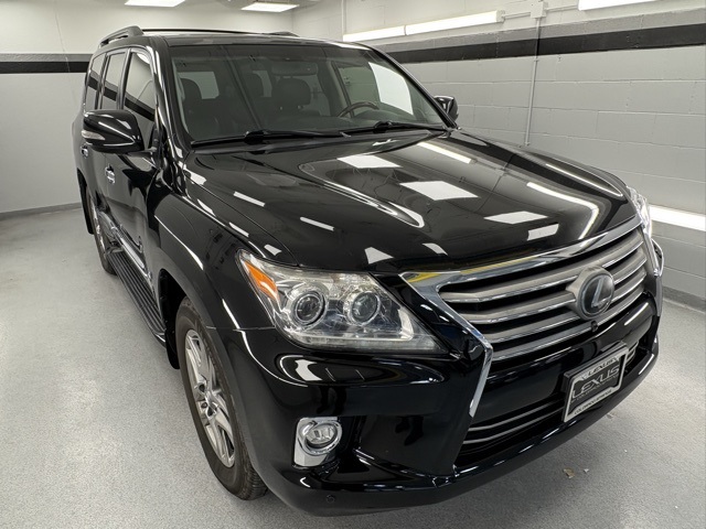 2014 Lexus LX 570 photo 2